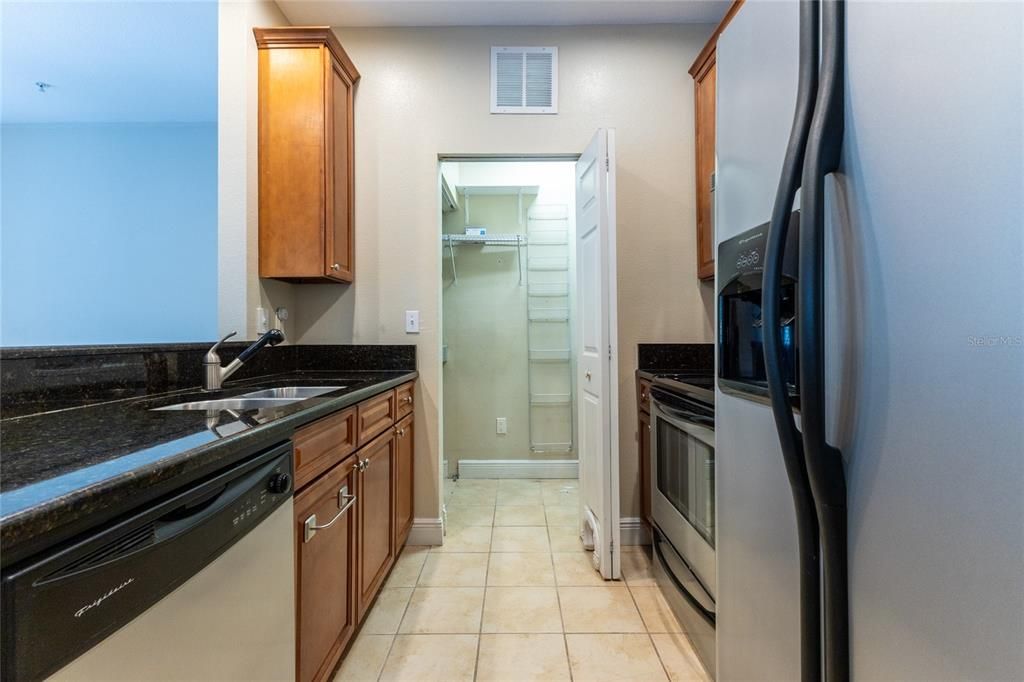 For Sale: $200,000 (1 beds, 1 baths, 531 Square Feet)