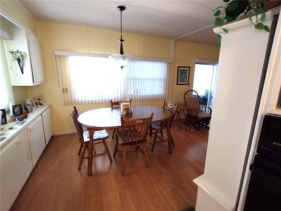 Active With Contract: $159,900 (2 beds, 2 baths, 1158 Square Feet)