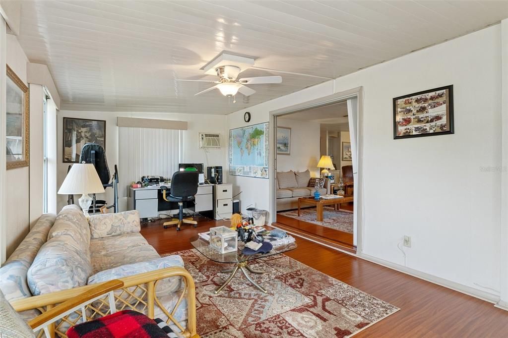 Active With Contract: $169,900 (2 beds, 2 baths, 960 Square Feet)