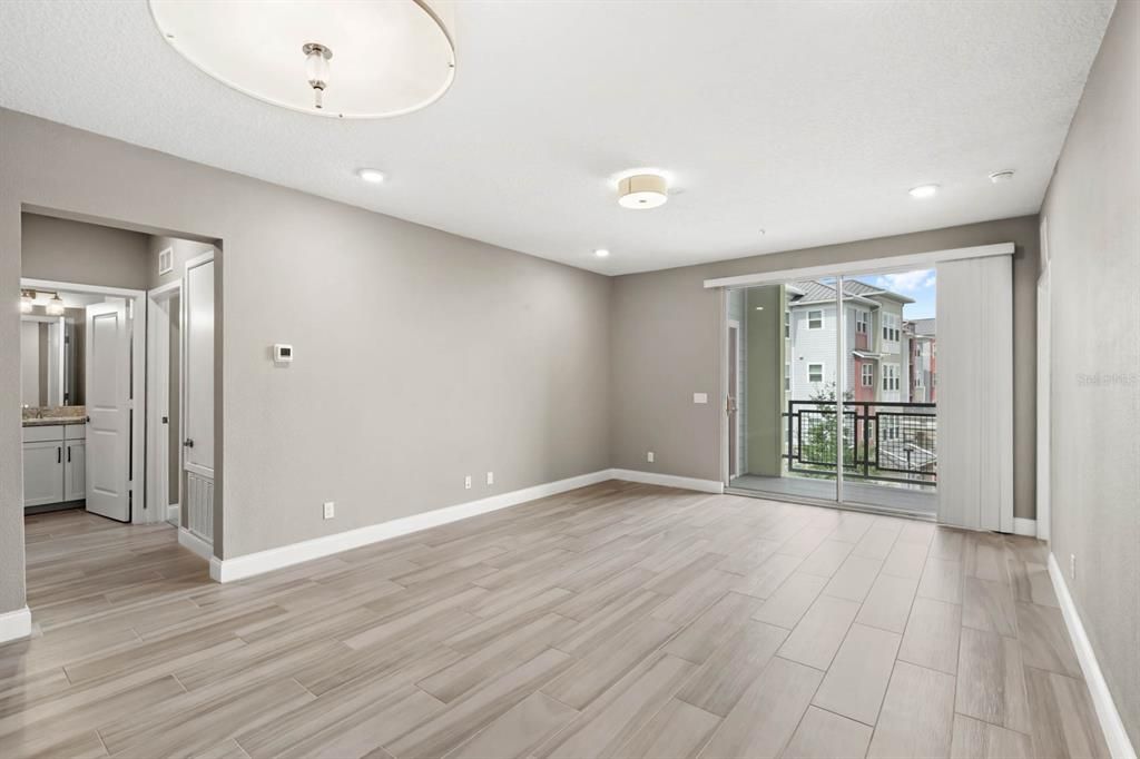 For Sale: $385,000 (2 beds, 2 baths, 1386 Square Feet)