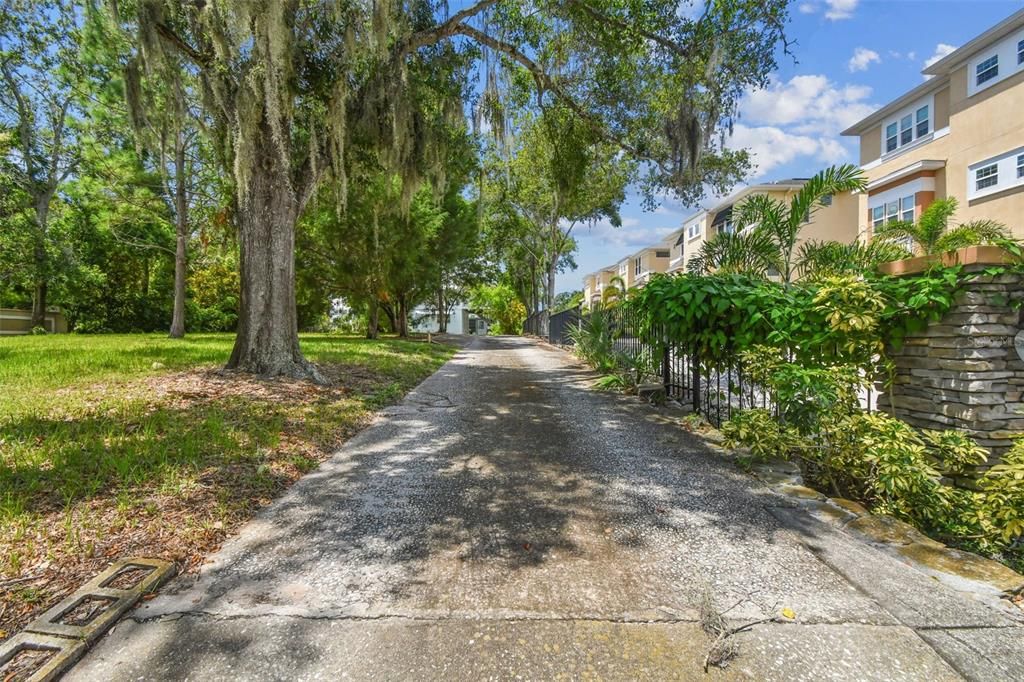 Active With Contract: $399,999 (2 beds, 2 baths, 1400 Square Feet)