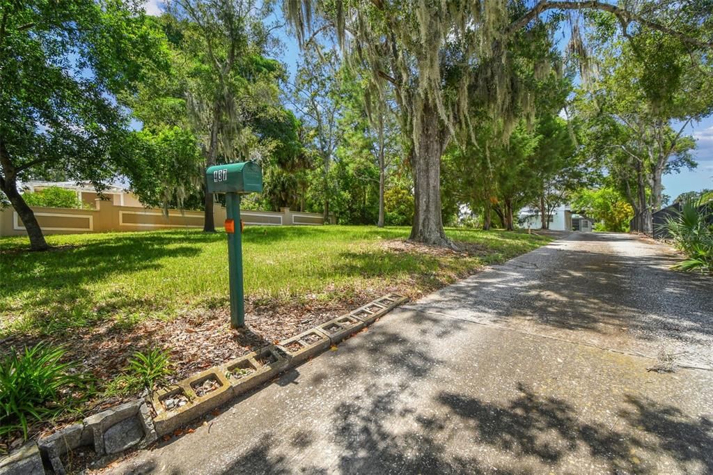 Active With Contract: $399,999 (2 beds, 2 baths, 1400 Square Feet)