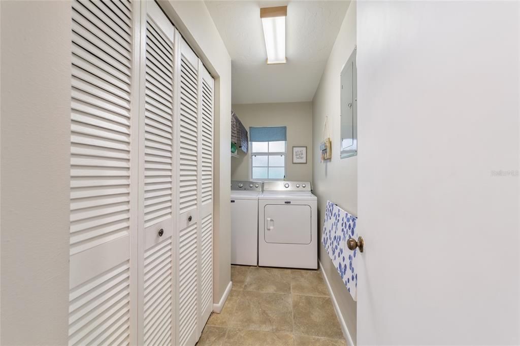 Active With Contract: $339,000 (3 beds, 2 baths, 1662 Square Feet)