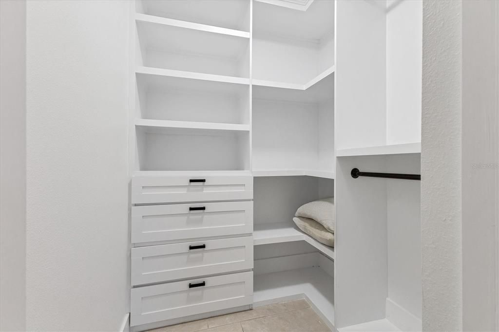 walk-in closet