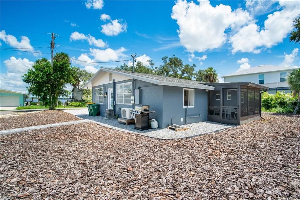 For Sale: $795,000 (3 beds, 3 baths, 1104 Square Feet)