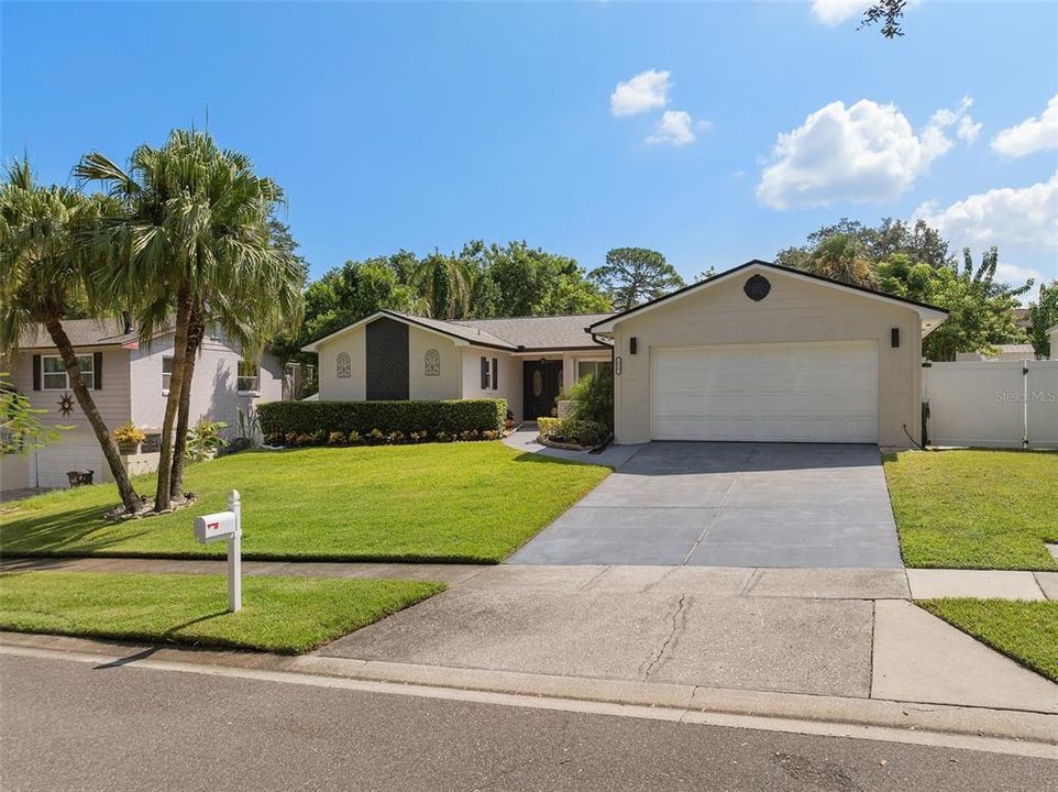 For Sale: $520,000 (3 beds, 2 baths, 1703 Square Feet)