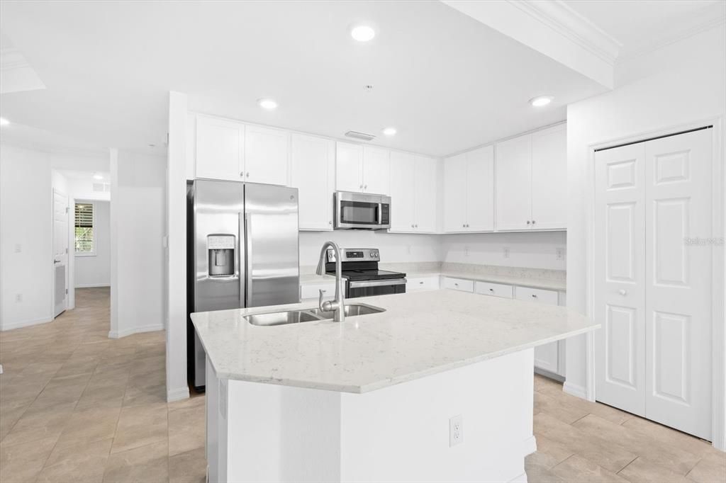 Active With Contract: $2,500 (3 beds, 2 baths, 1301 Square Feet)