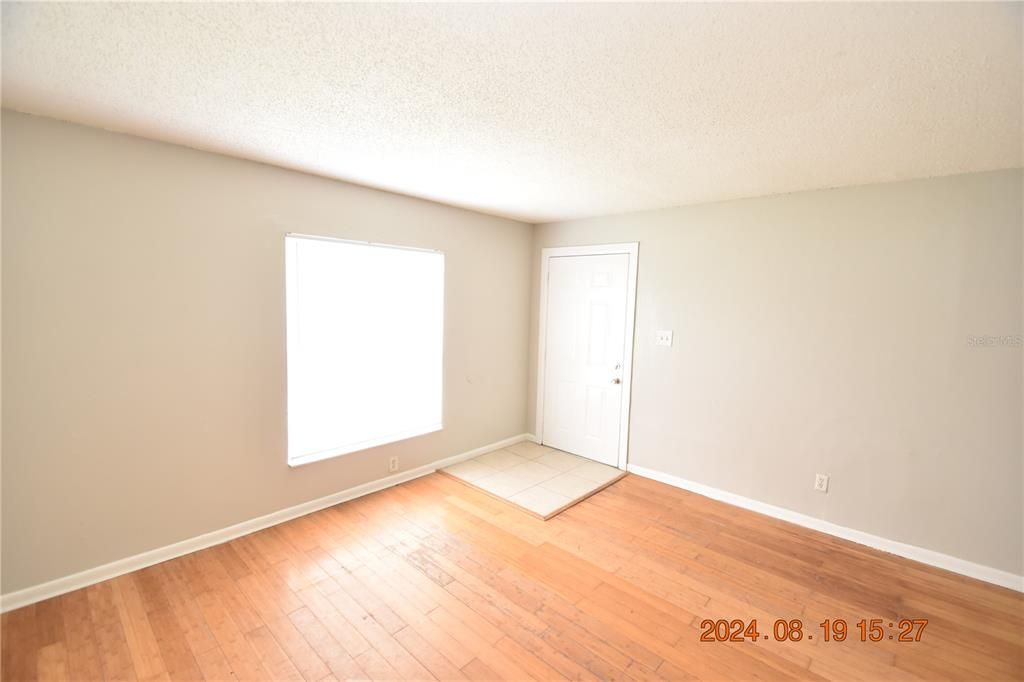 For Rent: $1,195 (2 beds, 1 baths, 705 Square Feet)