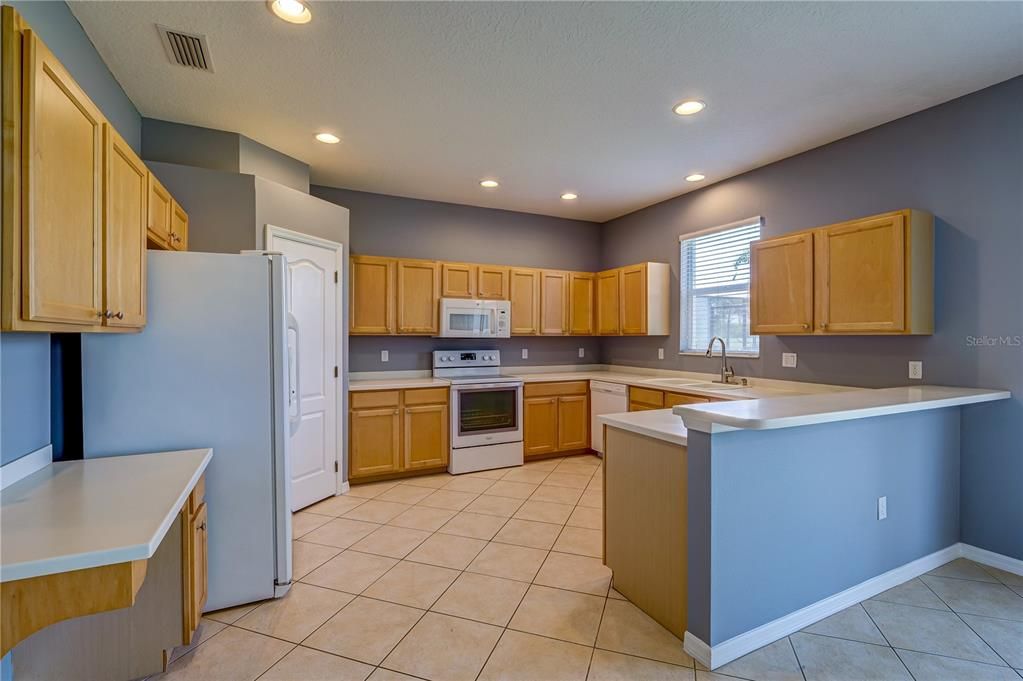 Active With Contract: $3,500 (4 beds, 3 baths, 2909 Square Feet)