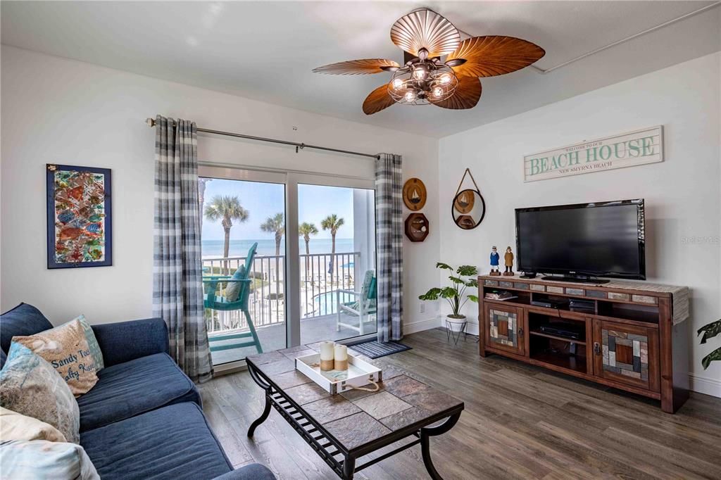 Active With Contract: $520,000 (2 beds, 2 baths, 964 Square Feet)