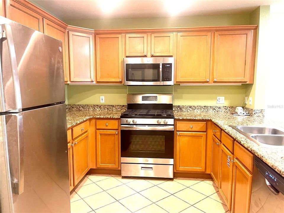 For Sale: $216,900 (1 beds, 1 baths, 823 Square Feet)