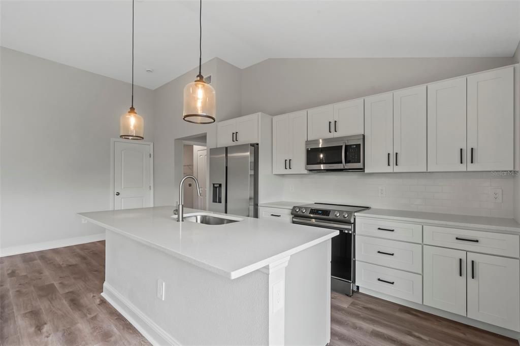 For Sale: $349,900 (3 beds, 2 baths, 1620 Square Feet)