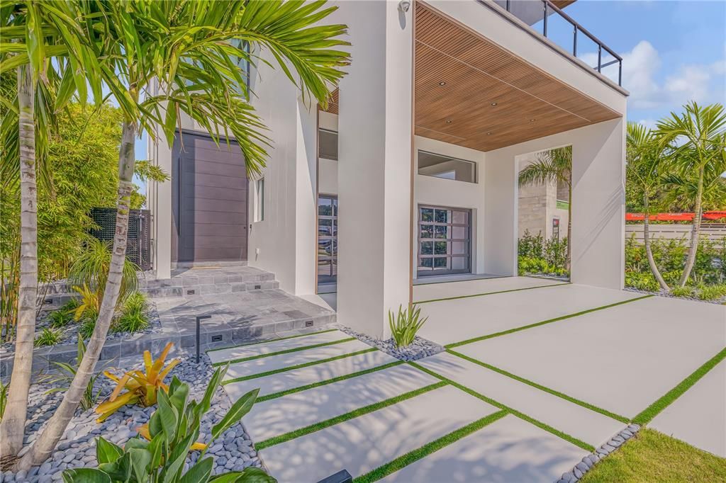 For Sale: $9,950,000 (5 beds, 5 baths, 5500 Square Feet)