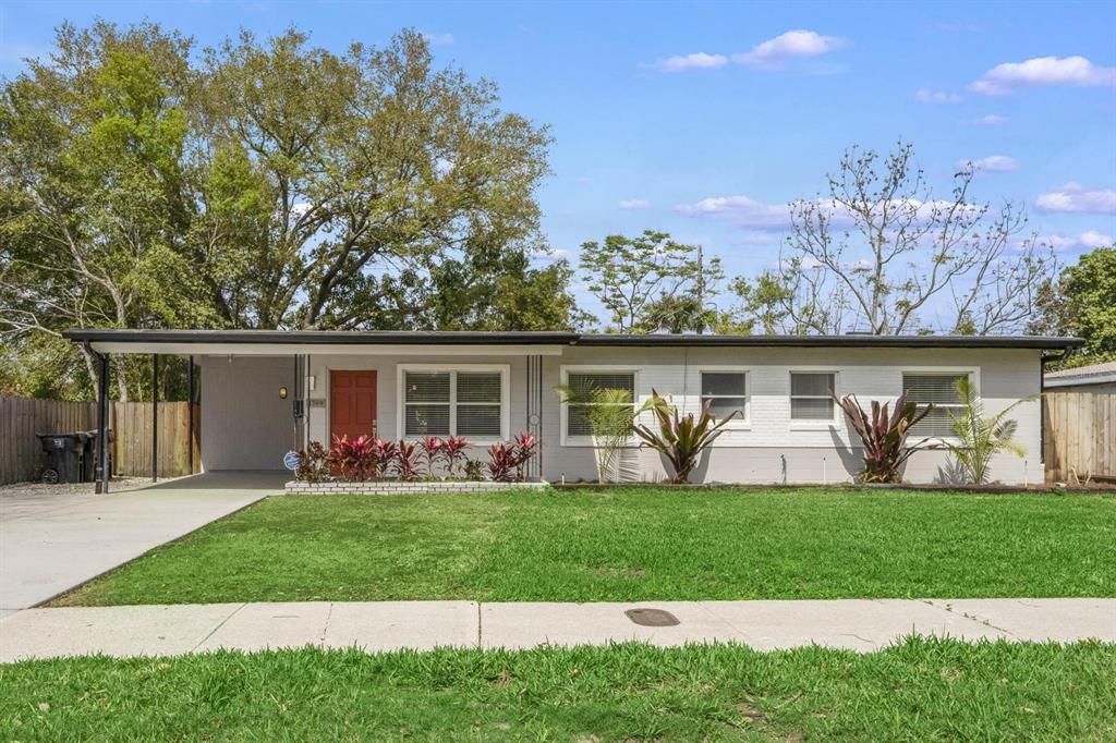 Active With Contract: $2,400 (3 beds, 2 baths, 1260 Square Feet)