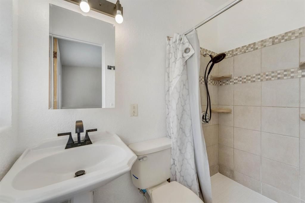 Active With Contract: $2,400 (3 beds, 2 baths, 1260 Square Feet)