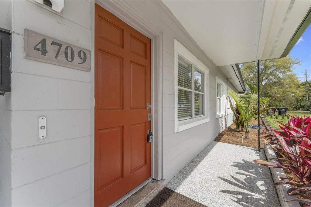 Active With Contract: $2,400 (3 beds, 2 baths, 1260 Square Feet)