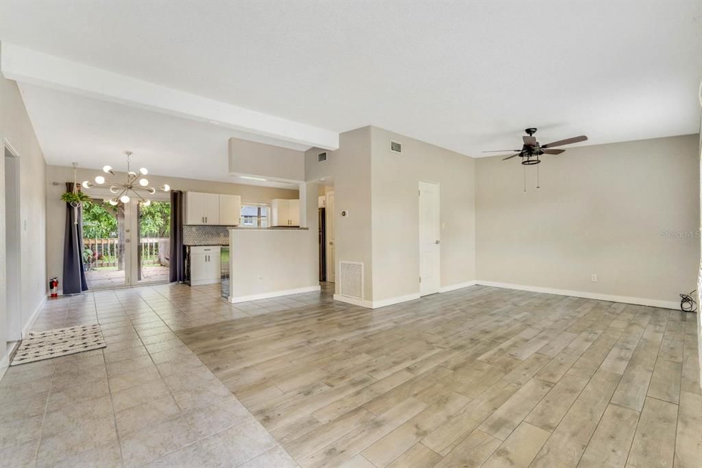 Active With Contract: $2,400 (3 beds, 2 baths, 1260 Square Feet)