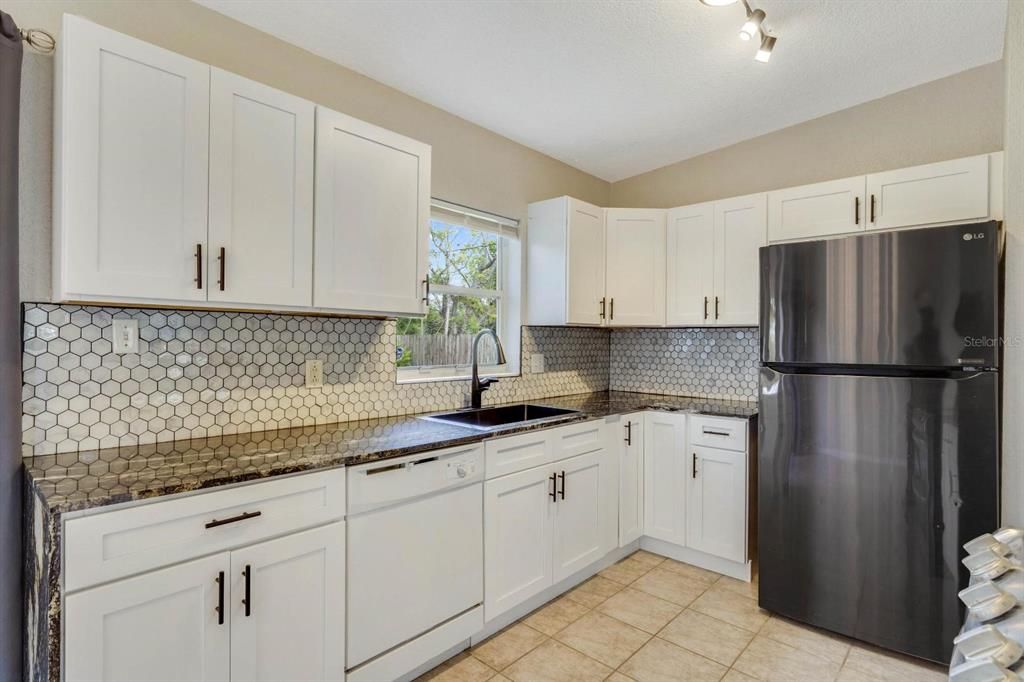 Active With Contract: $2,400 (3 beds, 2 baths, 1260 Square Feet)