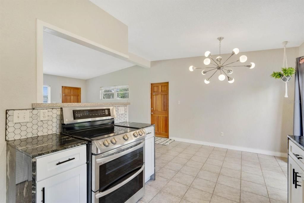 Active With Contract: $2,400 (3 beds, 2 baths, 1260 Square Feet)