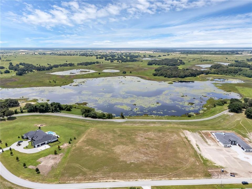 На продажу: $2,395,000 (10.06 acres)