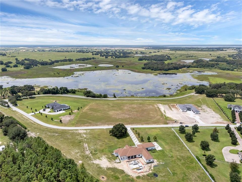 На продажу: $2,395,000 (10.06 acres)