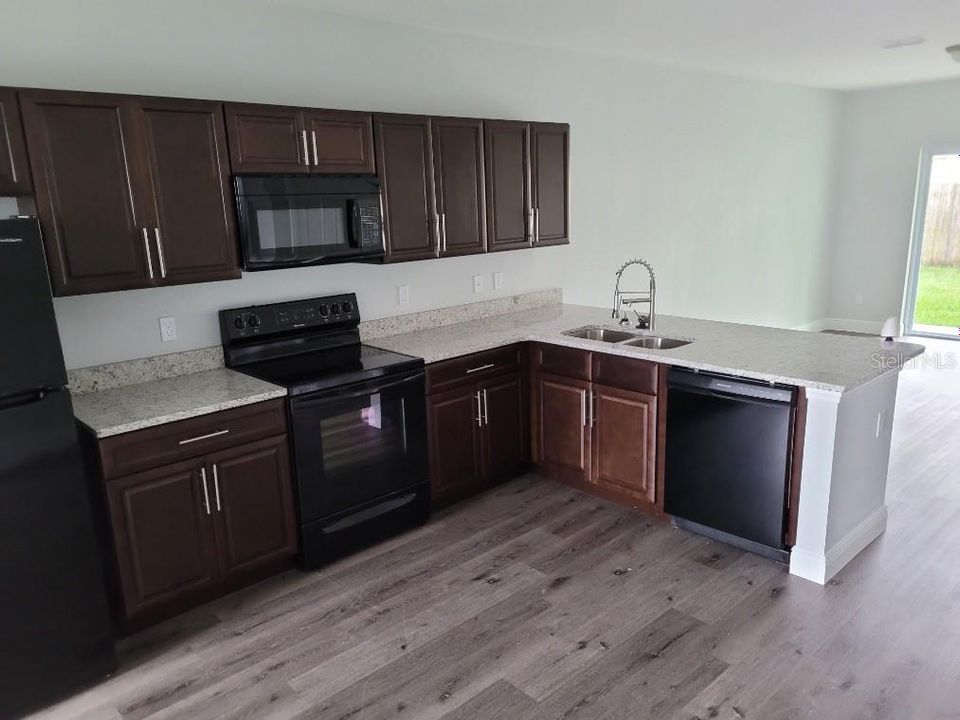 For Rent: $1,650 (3 beds, 2 baths, 2308 Square Feet)