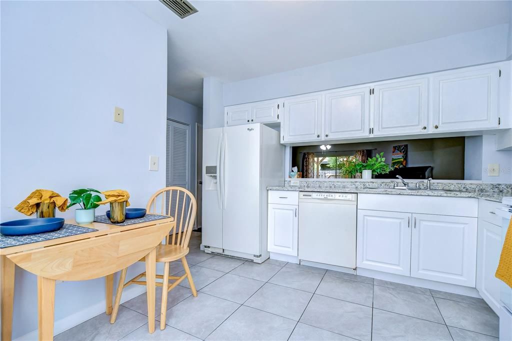 For Sale: $225,000 (2 beds, 2 baths, 1261 Square Feet)