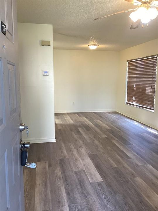 For Rent: $1,300 (1 beds, 1 baths, 529 Square Feet)