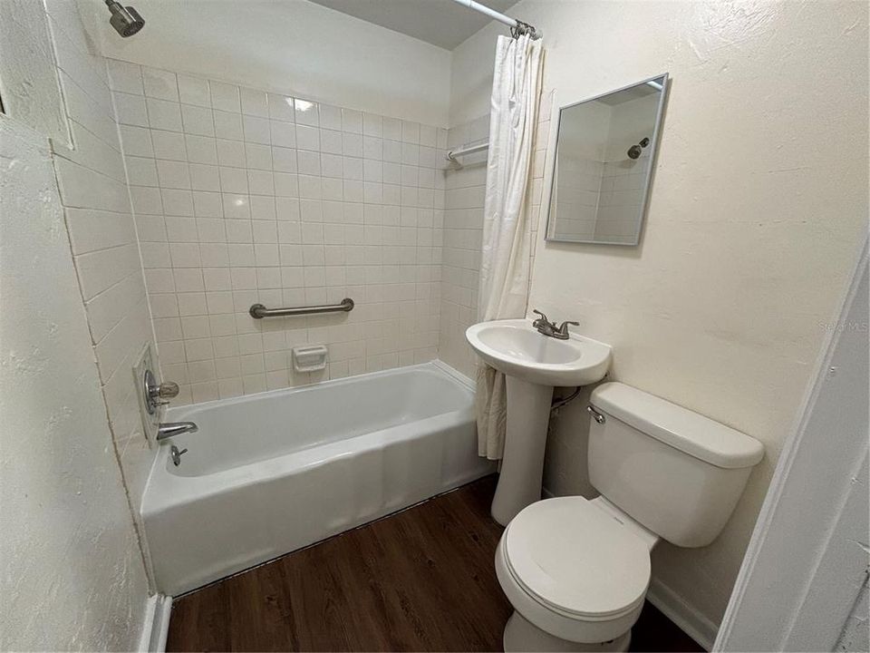 Active With Contract: $139,900 (2 beds, 1 baths, 528 Square Feet)