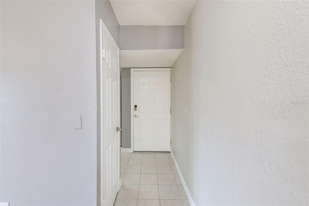 For Sale: $189,000 (1 beds, 1 baths, 827 Square Feet)