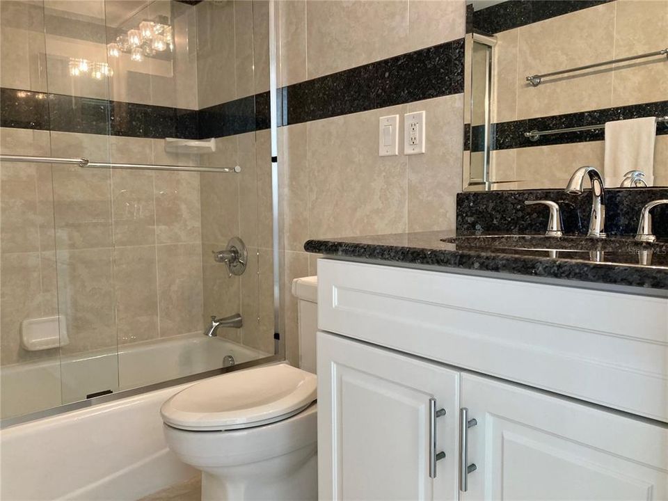 For Sale: $365,000 (2 beds, 2 baths, 1215 Square Feet)