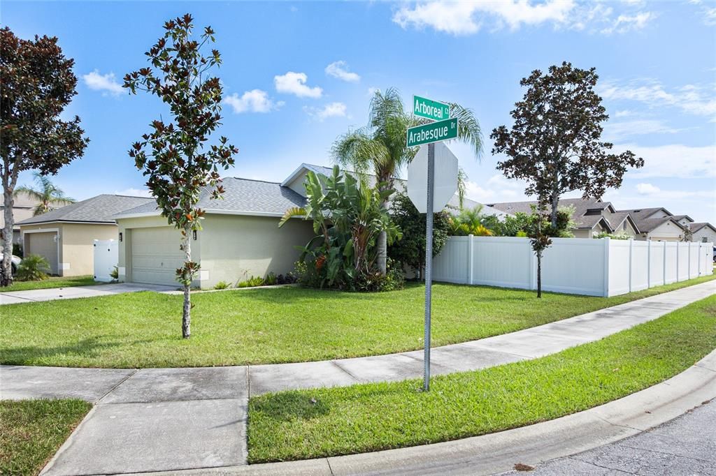 For Sale: $335,000 (3 beds, 2 baths, 1176 Square Feet)