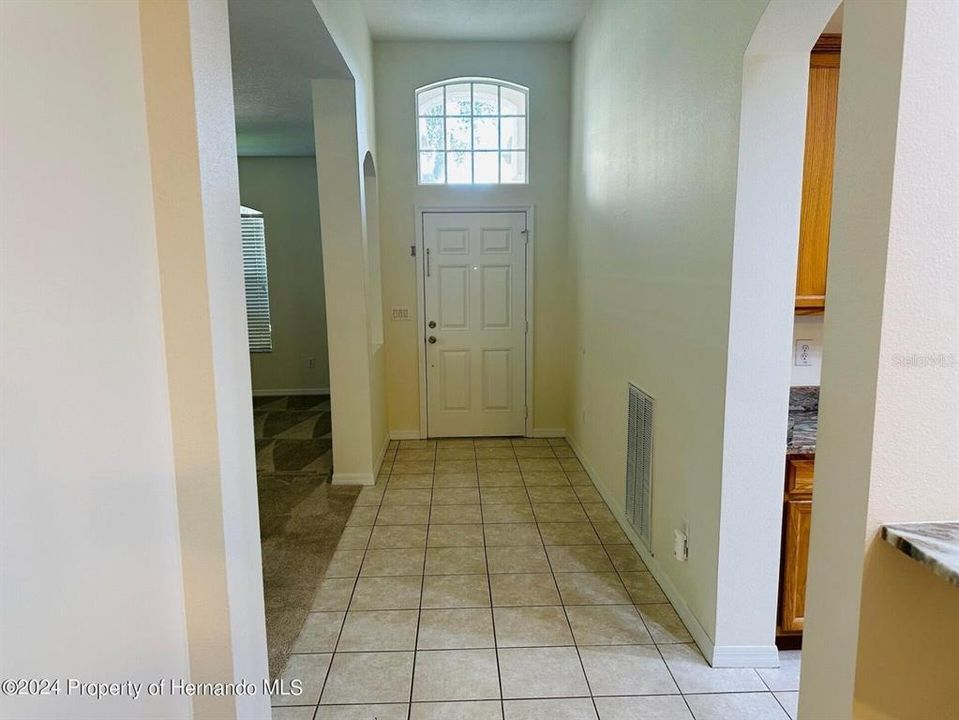 For Rent: $2,100 (3 beds, 2 baths, 1728 Square Feet)