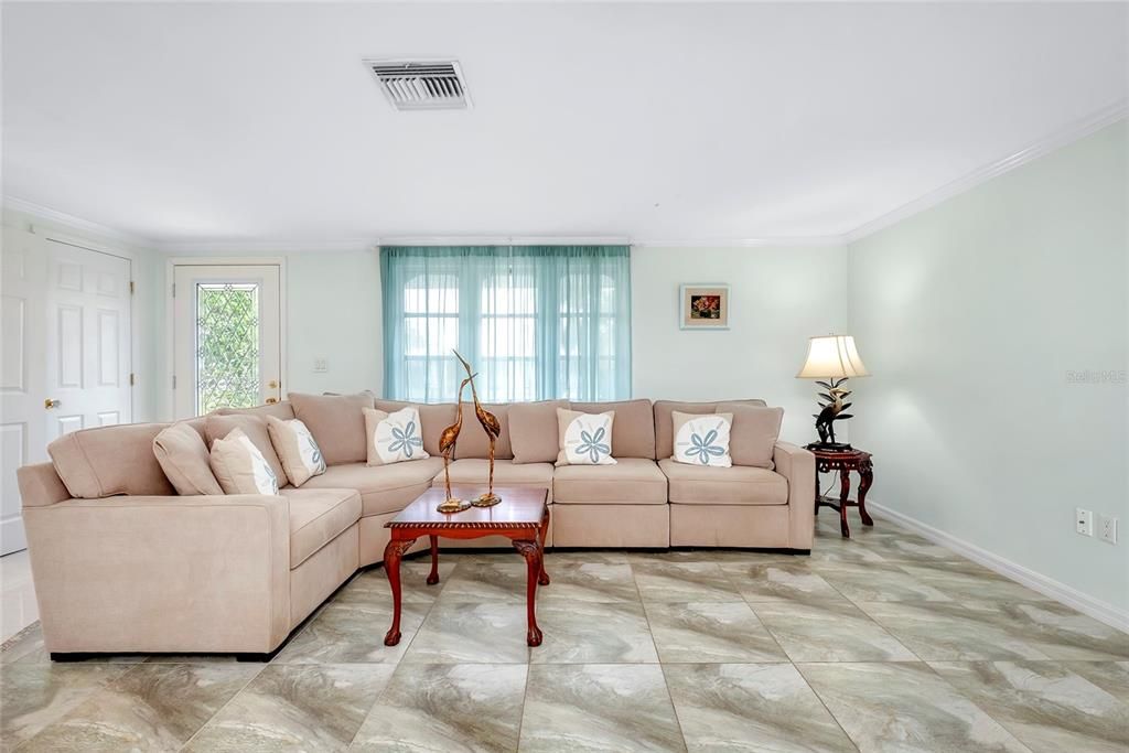 For Sale: $295,000 (2 beds, 2 baths, 1311 Square Feet)