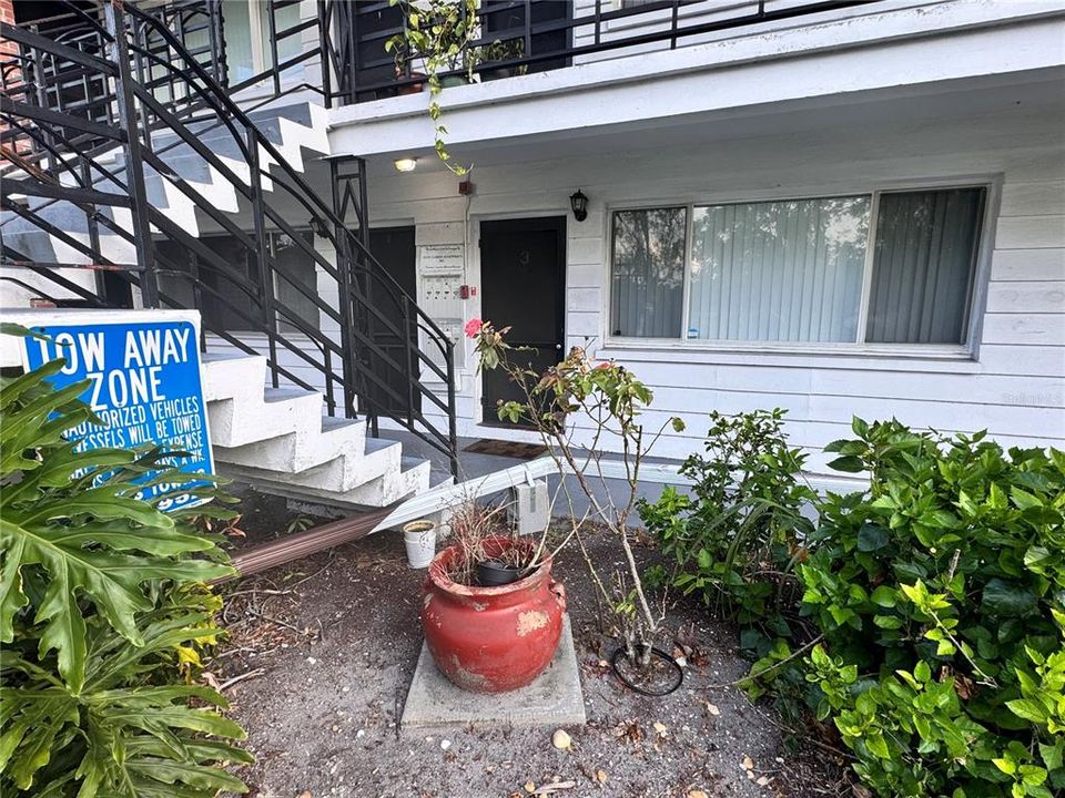 For Sale: $77,500 (1 beds, 1 baths, 635 Square Feet)