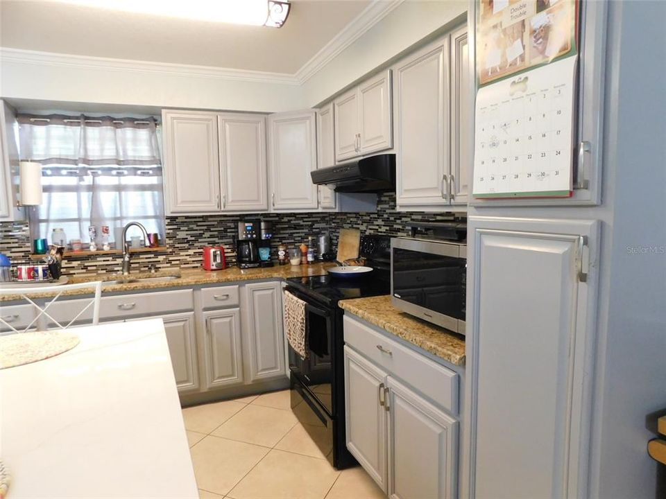 For Sale: $414,000 (5 beds, 2 baths, 1824 Square Feet)