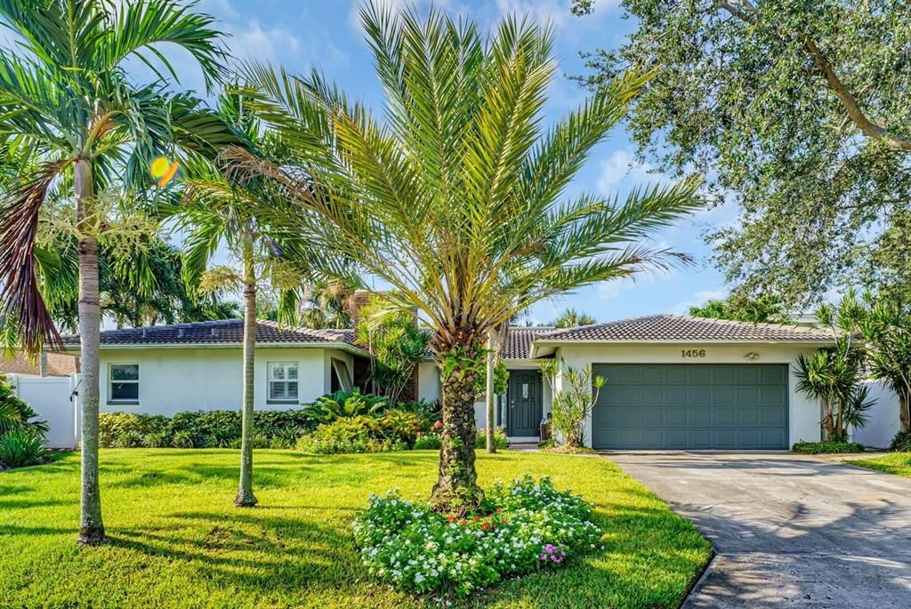 For Sale: $995,000 (3 beds, 2 baths, 2339 Square Feet)