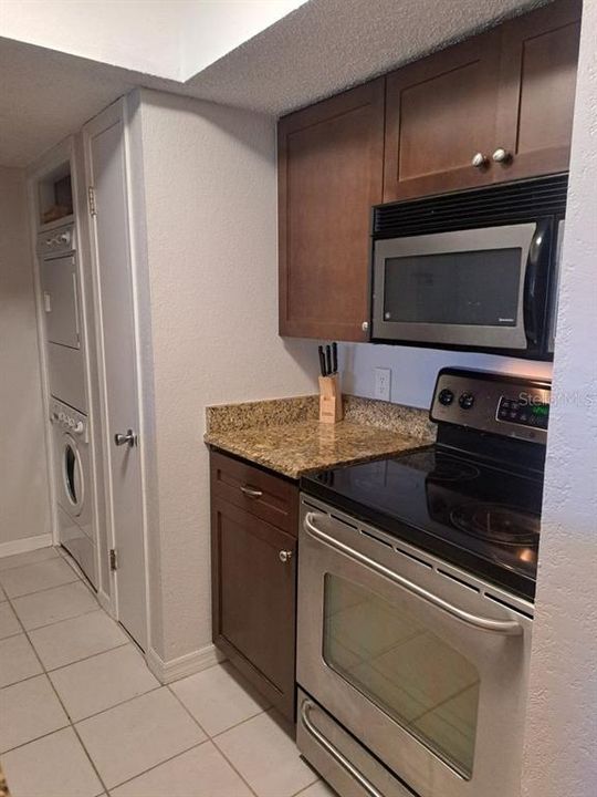 Active With Contract: $155,000 (1 beds, 1 baths, 642 Square Feet)