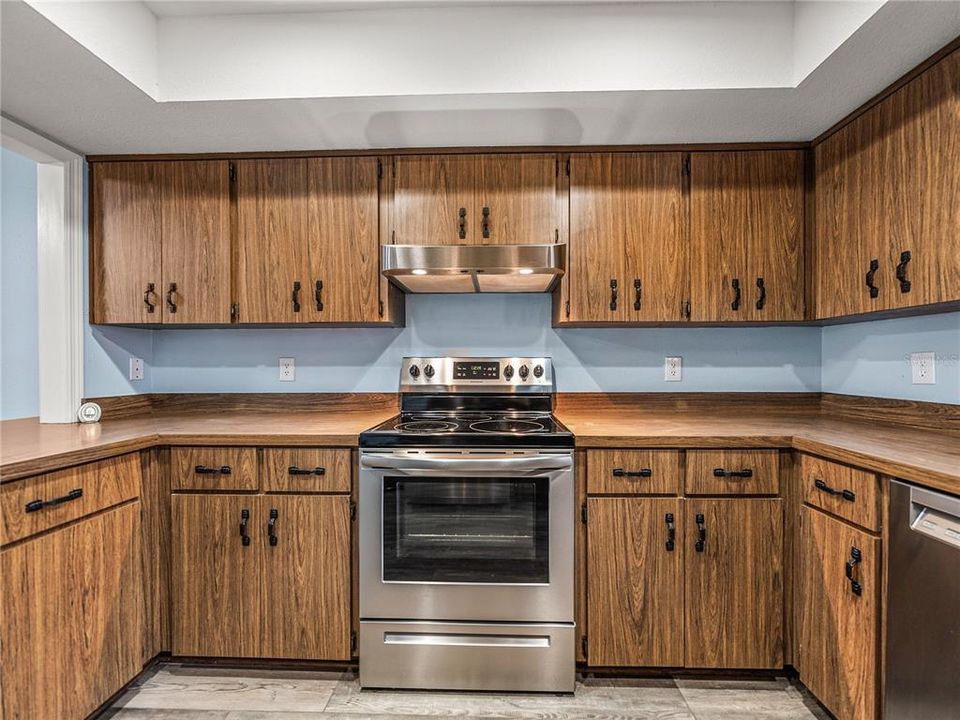 For Sale: $284,900 (2 beds, 2 baths, 1358 Square Feet)