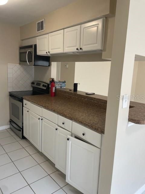 Active With Contract: $1,500 (2 beds, 1 baths, 960 Square Feet)