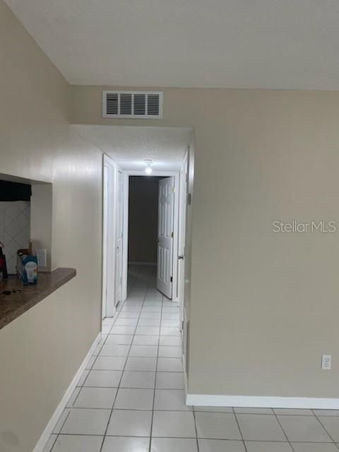 Active With Contract: $1,500 (2 beds, 1 baths, 960 Square Feet)