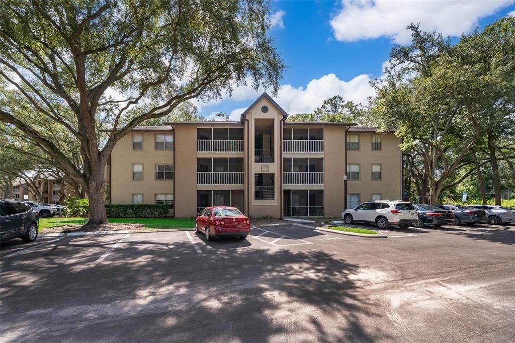 Active With Contract: $239,000 (2 beds, 2 baths, 982 Square Feet)