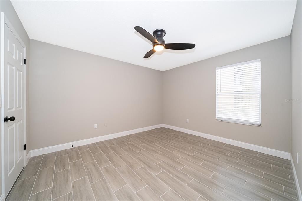 Active With Contract: $239,000 (2 beds, 2 baths, 982 Square Feet)