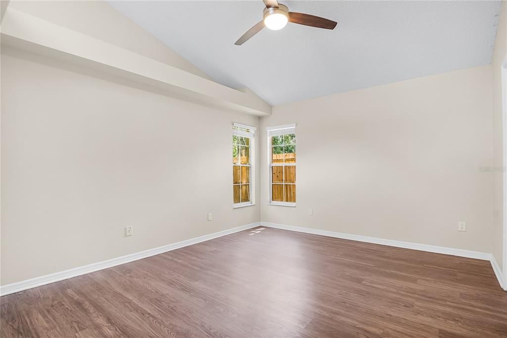 Active With Contract: $329,900 (3 beds, 2 baths, 1369 Square Feet)