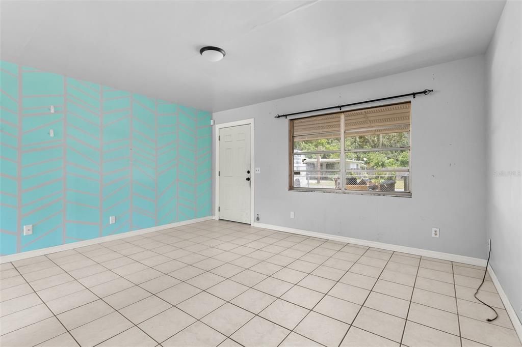 Active With Contract: $175,000 (2 beds, 1 baths, 832 Square Feet)