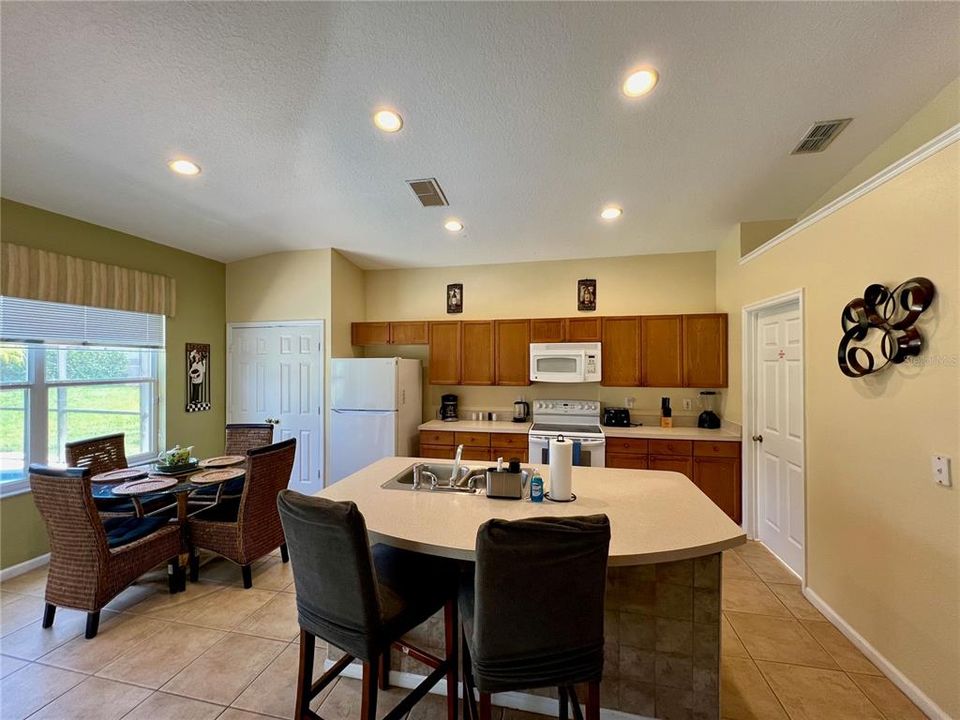 Active With Contract: $2,700 (4 beds, 3 baths, 1834 Square Feet)