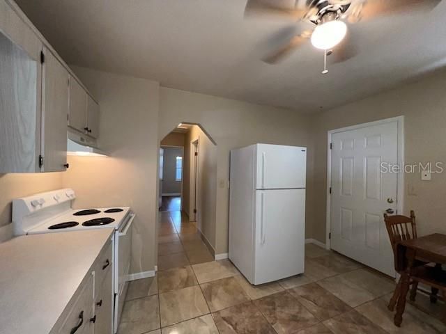 For Sale: $152,000 (1 beds, 1 baths, 720 Square Feet)