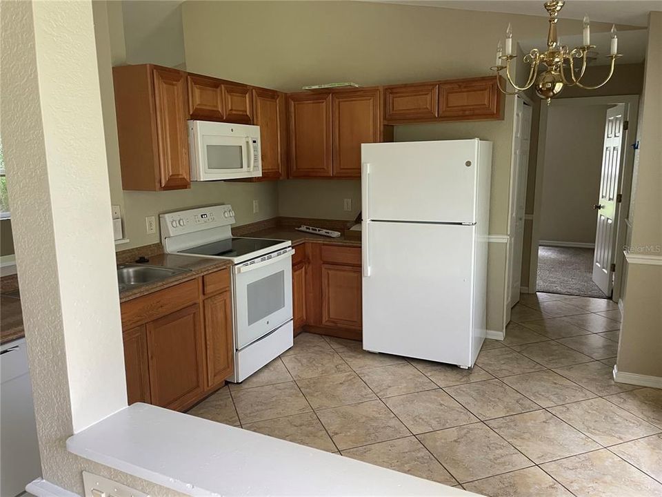 Active With Contract: $185,900 (3 beds, 2 baths, 1252 Square Feet)