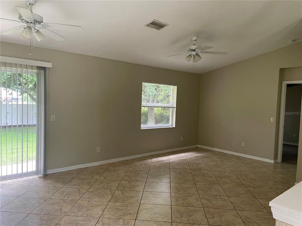 Active With Contract: $185,900 (3 beds, 2 baths, 1252 Square Feet)