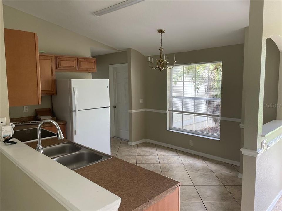 Active With Contract: $185,900 (3 beds, 2 baths, 1252 Square Feet)